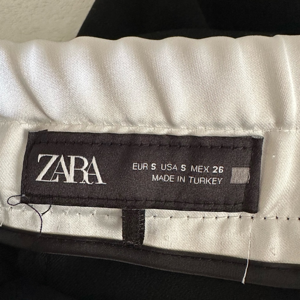 Zara Black and White Garment Label - Picture 2 of 8